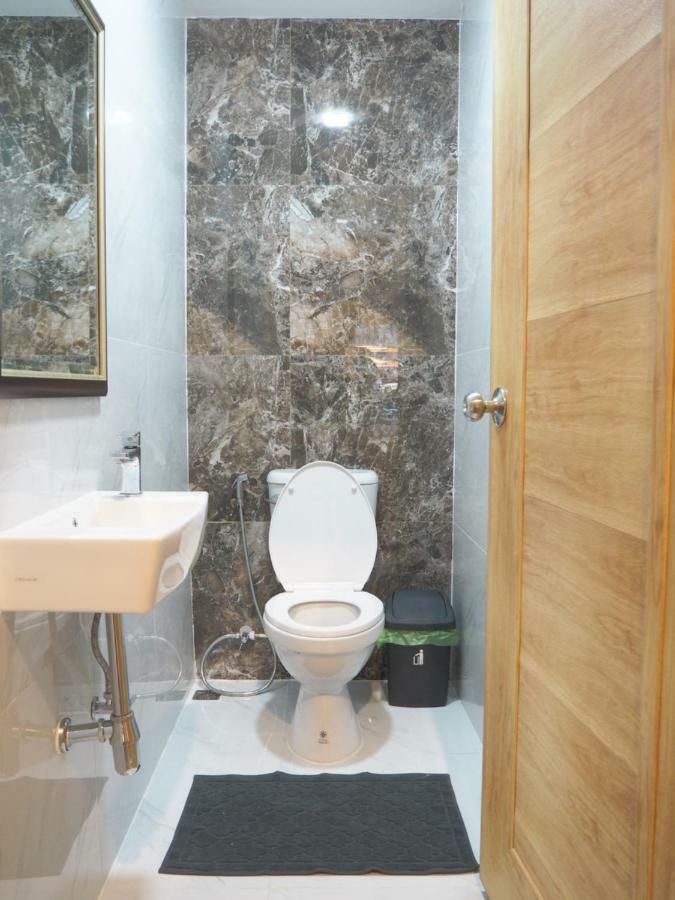 Terminal Hostel Лампанг Экстерьер фото